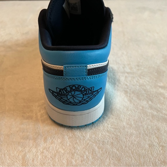 Air Jordan 1 Low UNC 2021 - Picture 11 of 17
